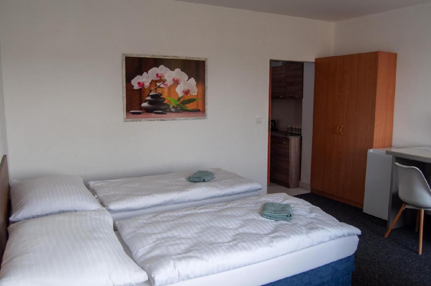 Hotel Joker Obrnice Екстер'єр фото